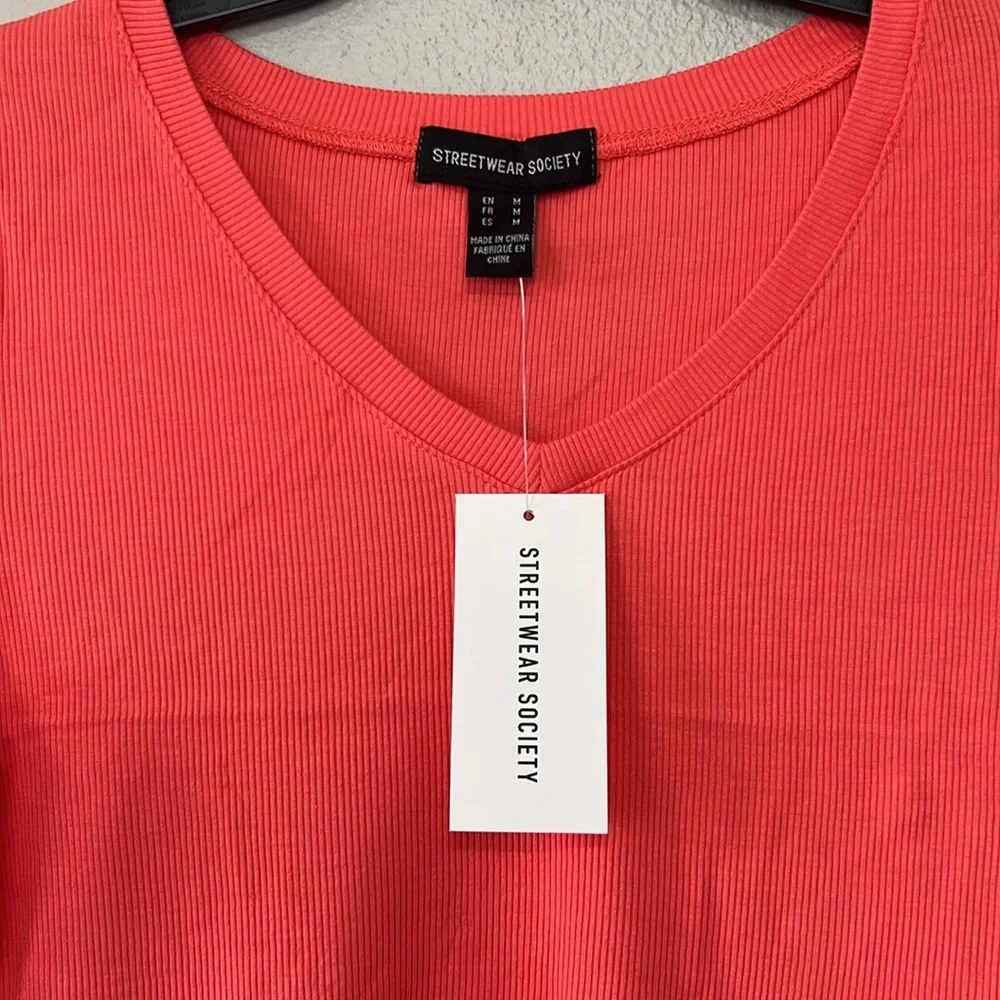 Women’s short sleeve‎ V-neck cropped top multiple sizes - Picture 2 of 4